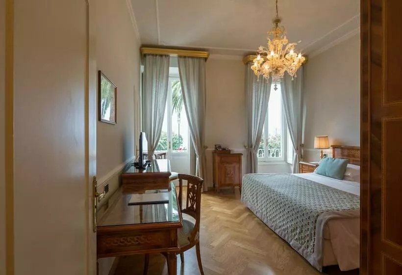 اتاق استاندارد با بالکن و چشم‌انداز دریا, Imperiale Palace
