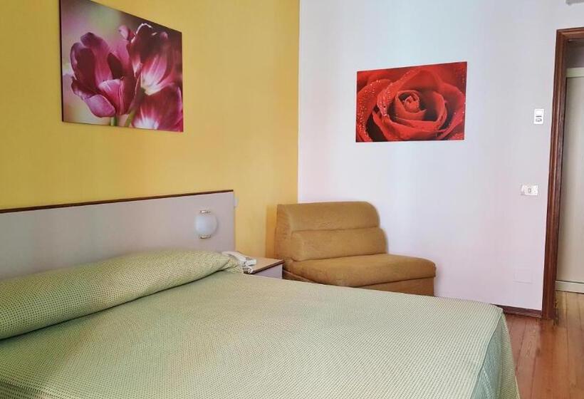 חדר סטנדרט לשלושה, Italie Et Suisse