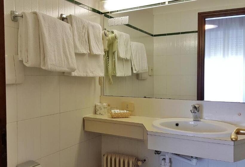 חדר סטנדרט, Italie Et Suisse