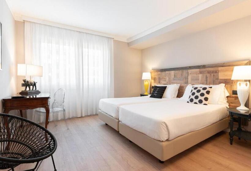 غرفة كلاسيكية, Leon D'oro