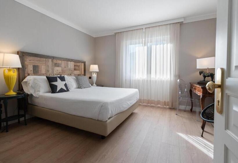 غرفة كلاسيكية, Leon D'oro