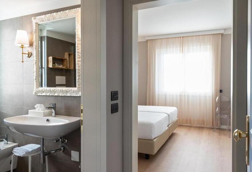 غرفة كلاسيكية, Leon D'oro