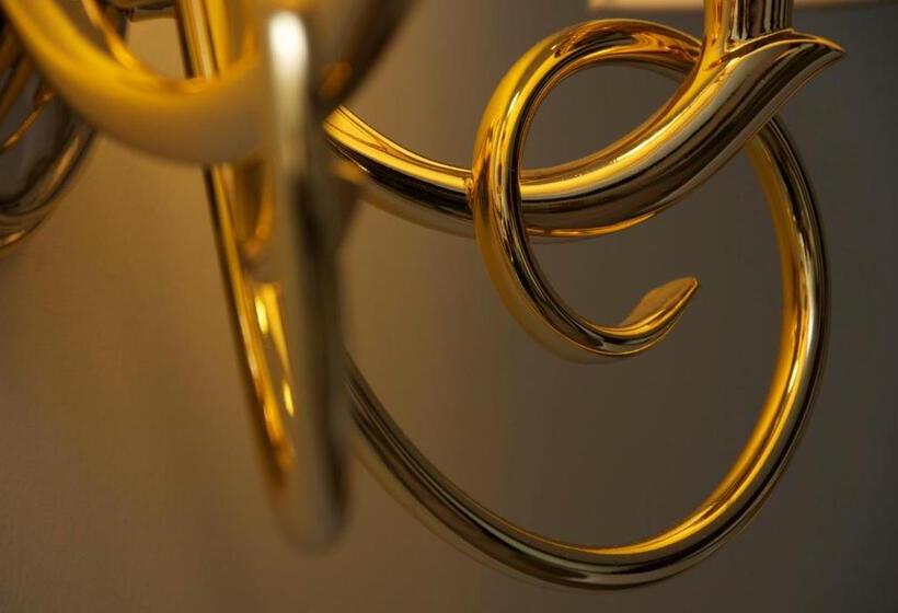 غرفة ديلوكس, Leon D'oro