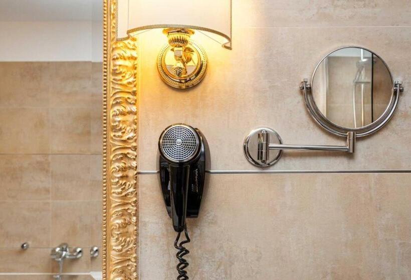 غرفة ديلوكس, Leon D'oro