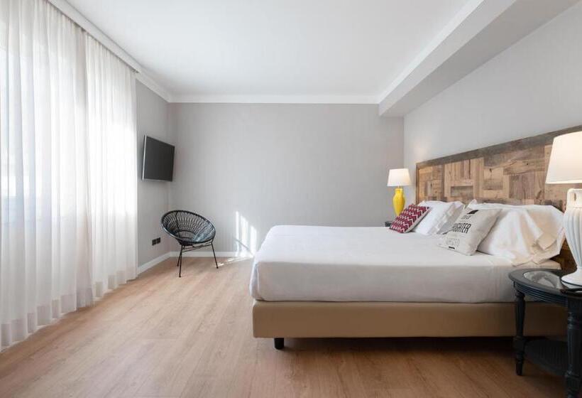 غرفة قياسية ثلاثية, Leon D'oro