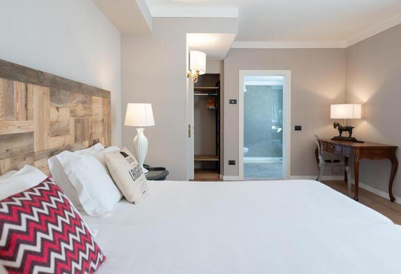 غرفة قياسية ثلاثية, Leon D'oro