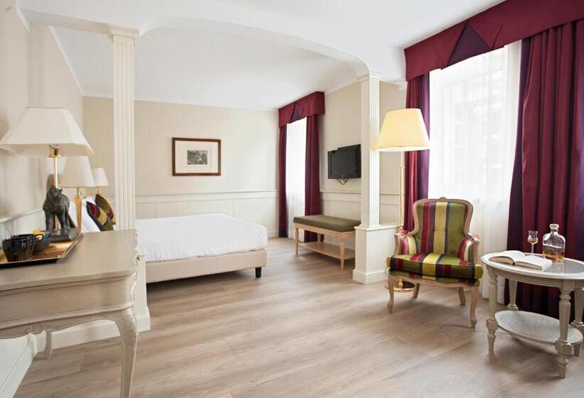 غرفة قياسية ثلاثية, Leon D'oro