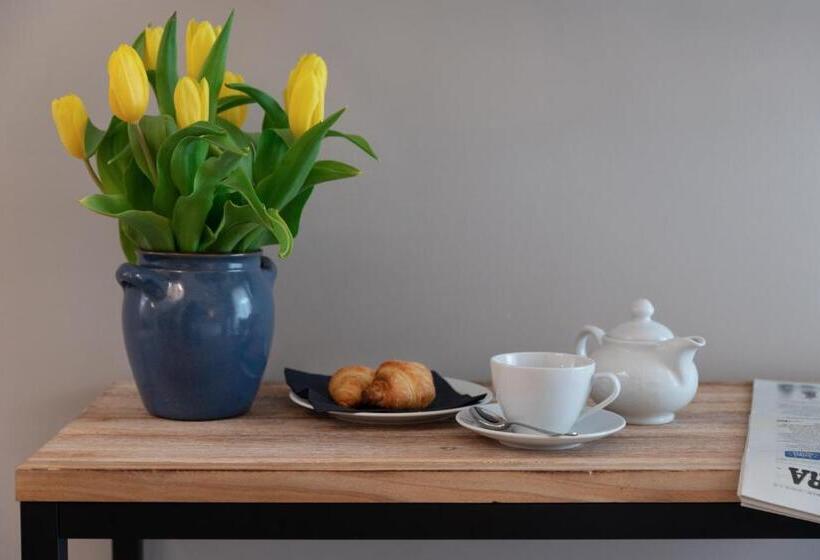 جناح جونيور, Leon D'oro