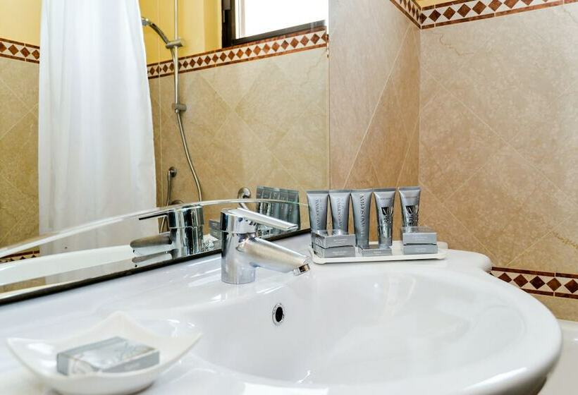 이코노미 룸, Lido Palace