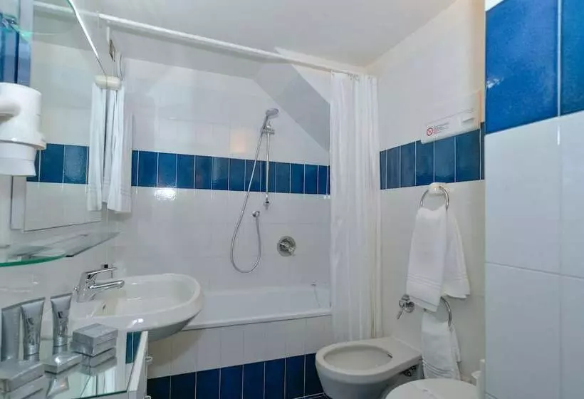 سوییت جونیور با چشم‌انداز دریا, Lido Palace