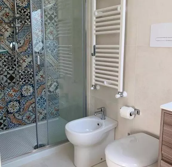 اتاق لوکس سه تخته, Mare