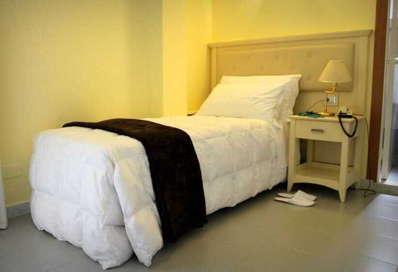 标准单人间, Marini