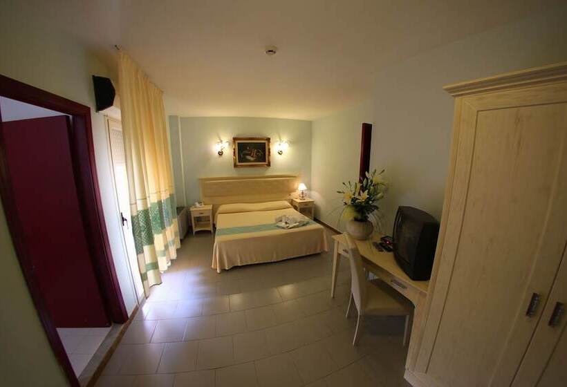 标准三人间, Marini