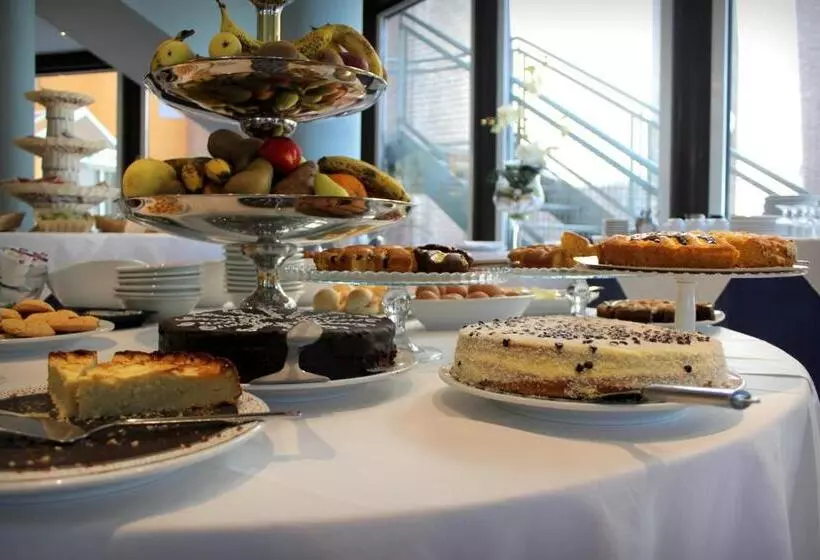 Standard Kolmen Hengen Huone, Marini
