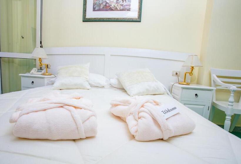 带露台的高档房间, Marini