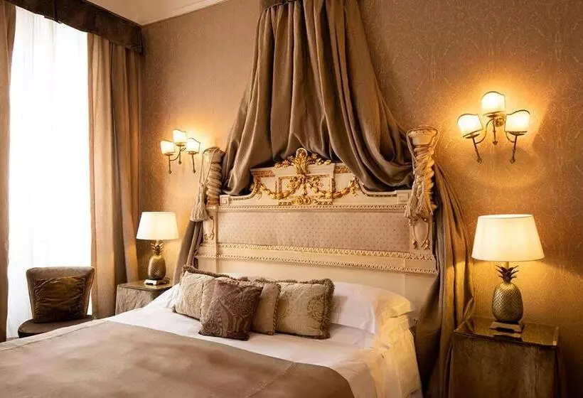 Suite with lake view, Metropole Venezia