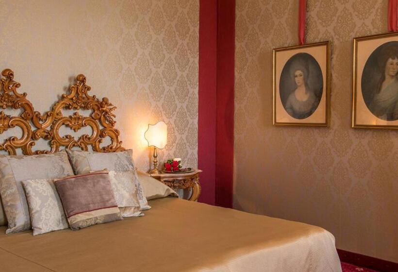 سوییت جونیور با چشم‌انداز دریاچه, Metropole Venezia