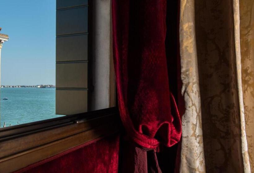 سوئیت با چشم‌انداز, Metropole Venezia