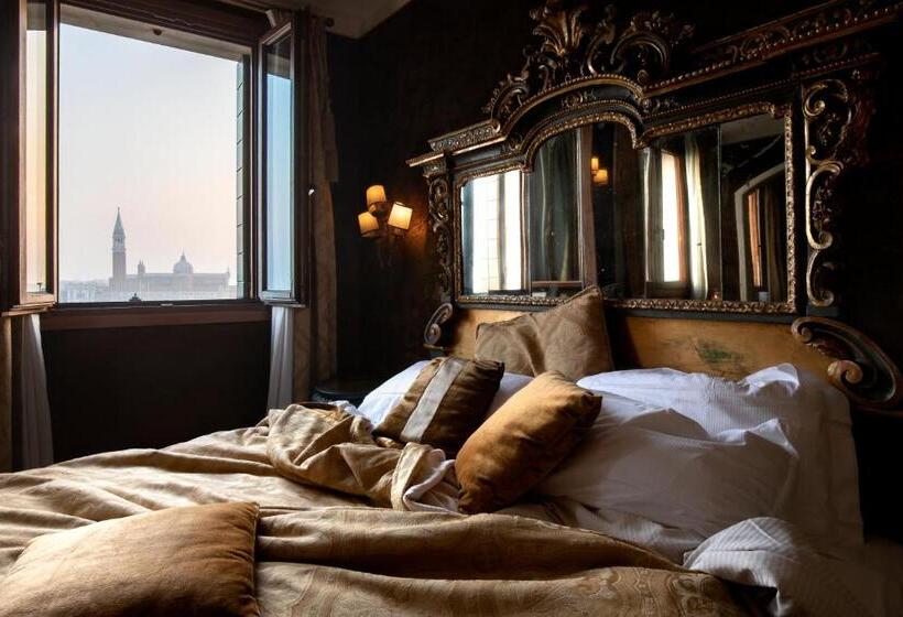 Suite with lake view, Metropole Venezia