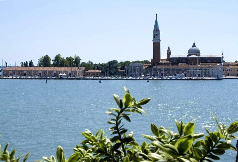 اتاق لوکس با چشم‌انداز دریاچه, Metropole Venezia