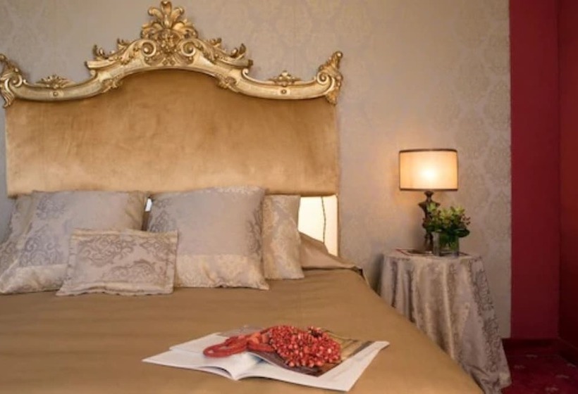 سوییت جونیور با چشم‌انداز دریاچه, Metropole Venezia