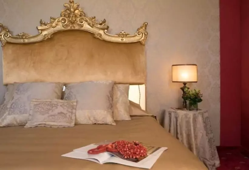 سوییت جونیور با چشم‌انداز دریاچه, Metropole Venezia