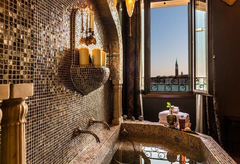 Suite with lake view, Metropole Venezia