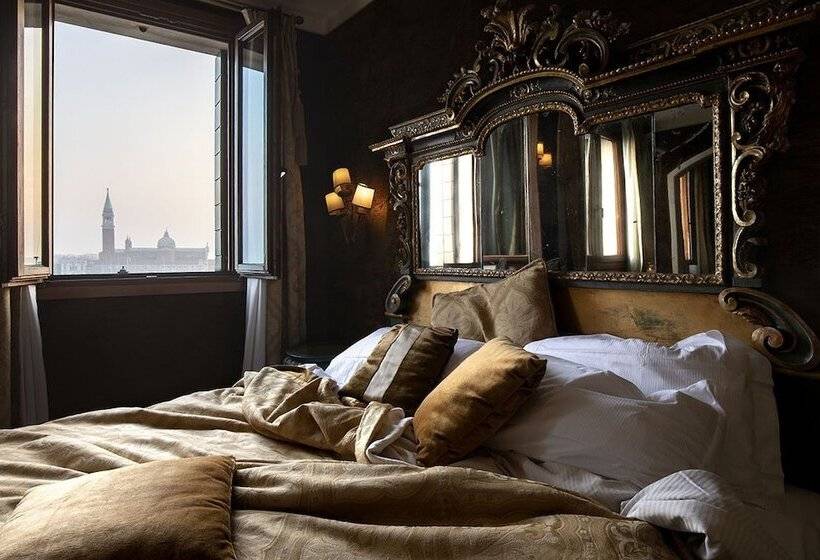 Suite with lake view, Metropole Venezia