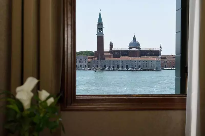 اتاق لوکس با چشم‌انداز دریاچه, Metropole Venezia