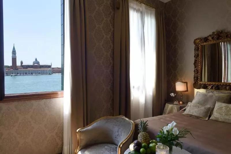 اتاق لوکس با چشم‌انداز دریاچه, Metropole Venezia