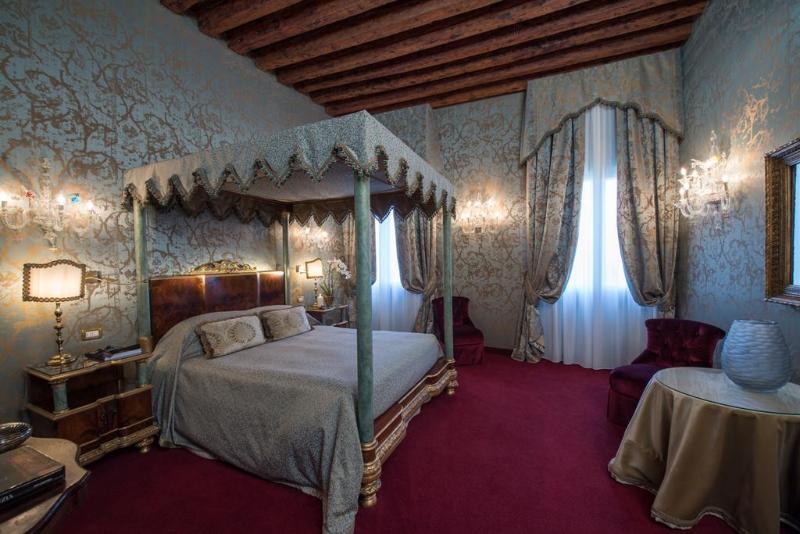 سوییت جونیور با چشم‌انداز دریاچه, Metropole Venezia
