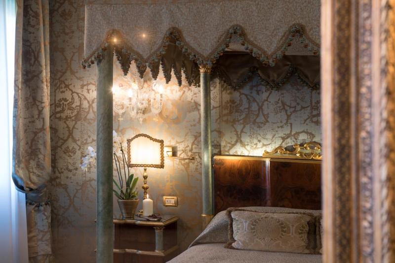 سوییت جونیور با چشم‌انداز دریاچه, Metropole Venezia