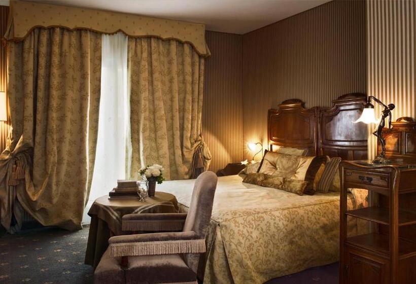 سوئیت جونیور با چشم‌انداز باغ, Metropole Venezia