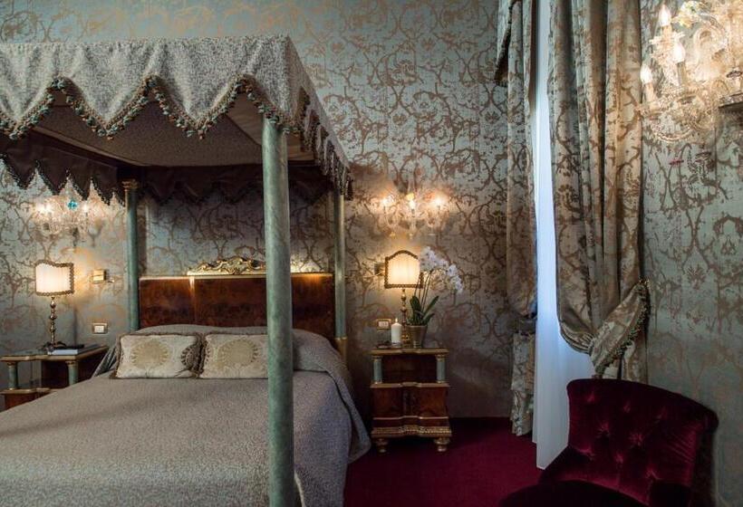 سوئیت جونیور با چشم‌انداز باغ, Metropole Venezia