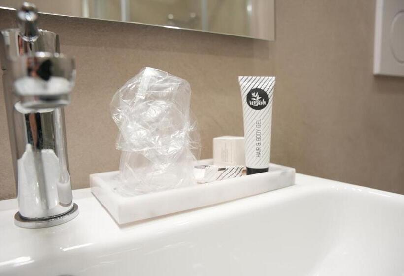 غرفة قياسية ثلاثية, Montevecchio