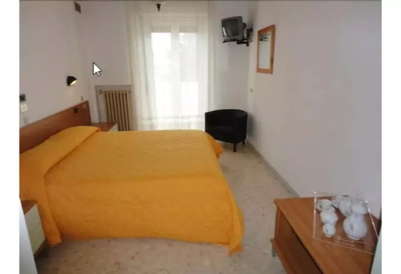 Standard Yhden Hengen Huone, Riviera