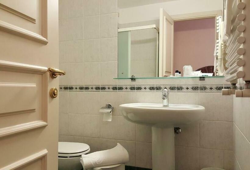 غرفة كلاسيكية, Roma E Rocca Cavour