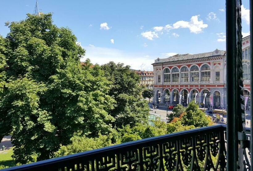 غرفة كلاسيكية, Roma E Rocca Cavour