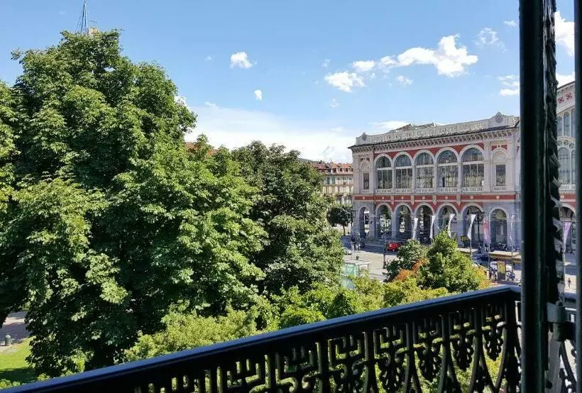 اتاق کلاسیک, Roma E Rocca Cavour