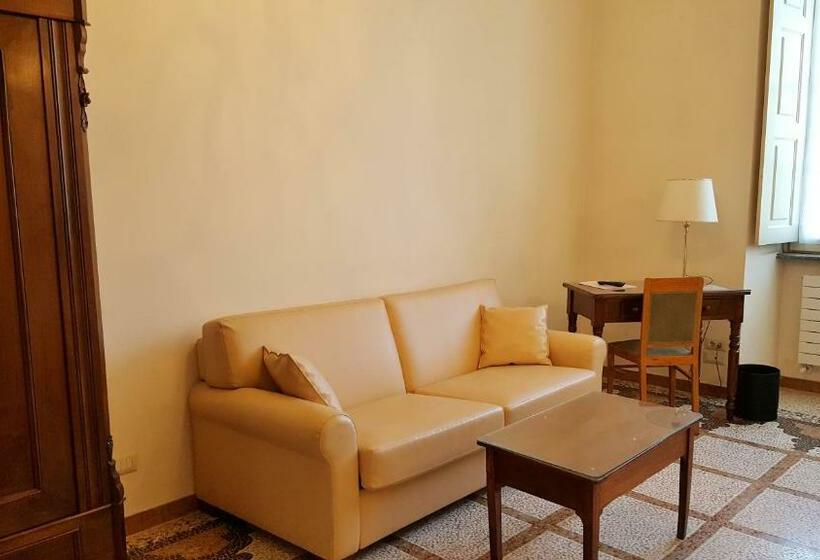 غرفة قياسية ثلاثية, Roma E Rocca Cavour