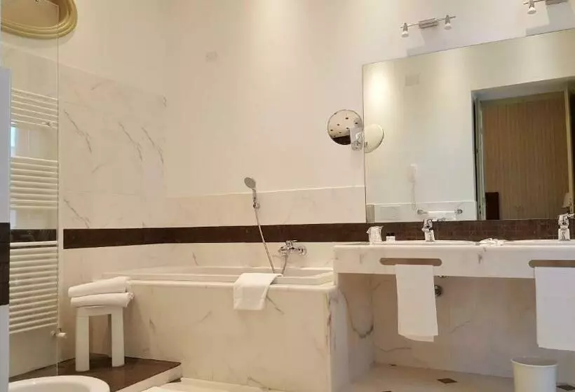 سوییت, Roma E Rocca Cavour
