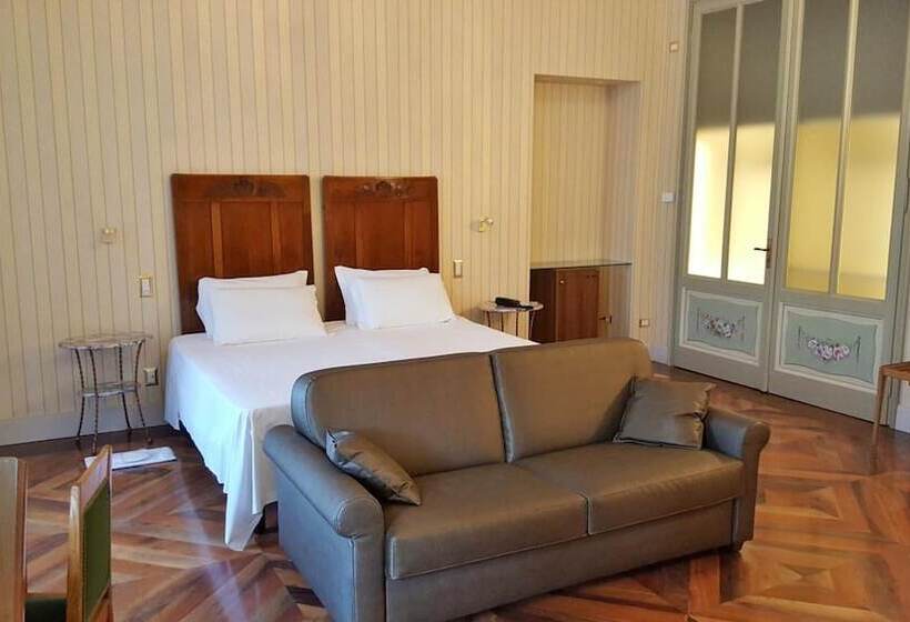 جناح, Roma E Rocca Cavour