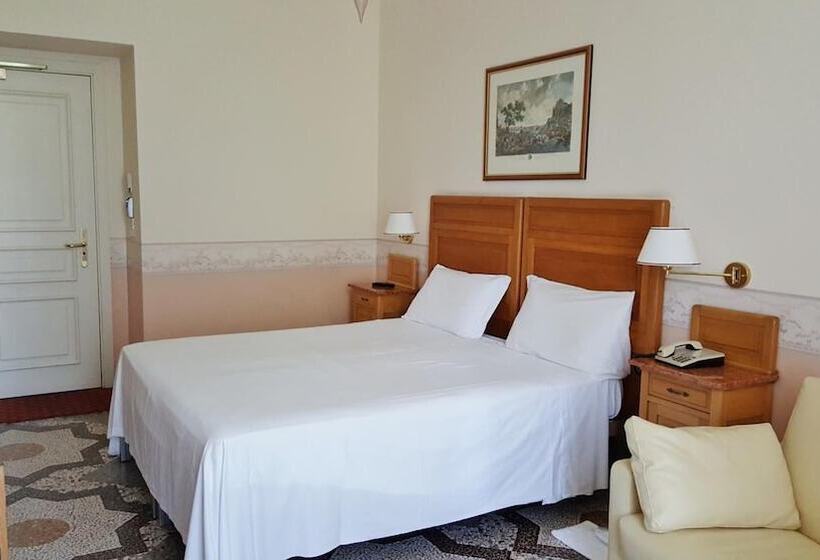 جناح, Roma E Rocca Cavour