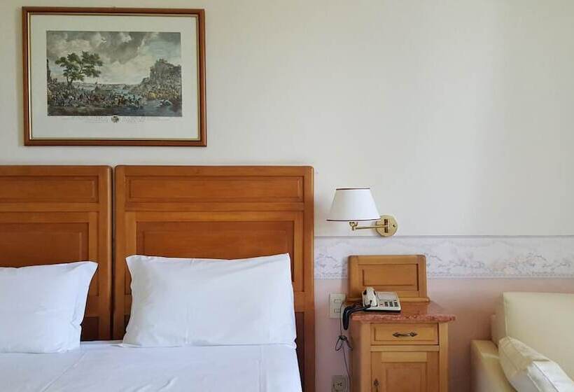 جناح, Roma E Rocca Cavour