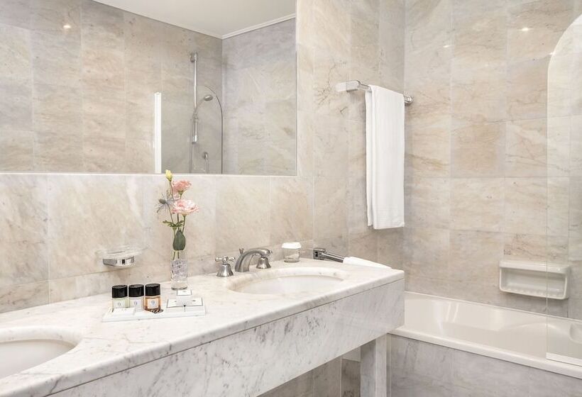 小型套房, Sina Astor