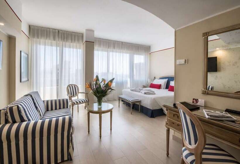 小型套房, Sina Astor