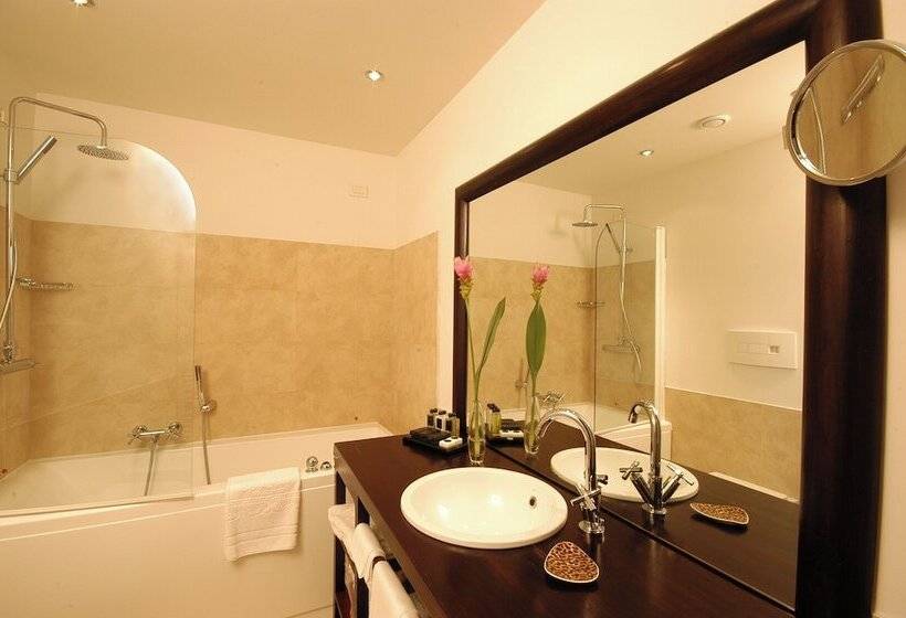 带海景的复工套房, Sina Astor