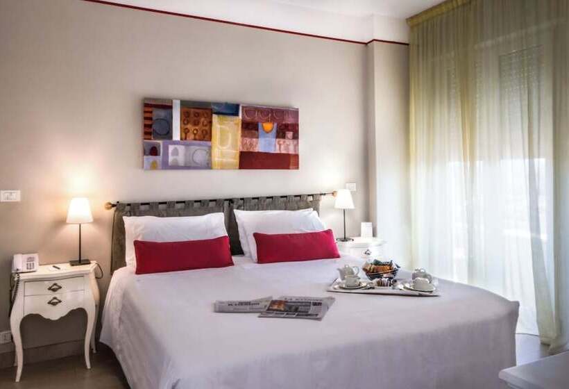 带海景的复工套房, Sina Astor