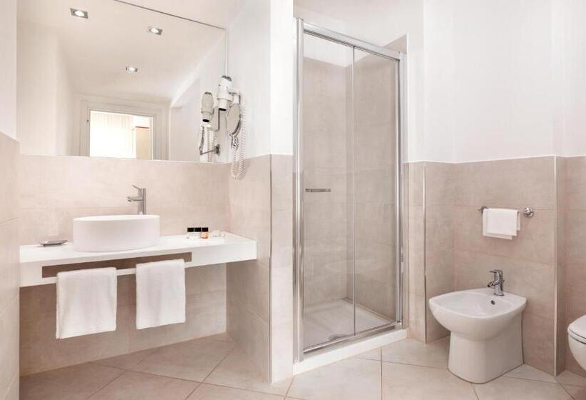 古典房间, Sina Astor