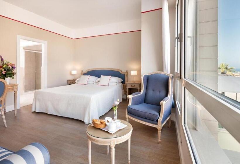 古典房间, Sina Astor